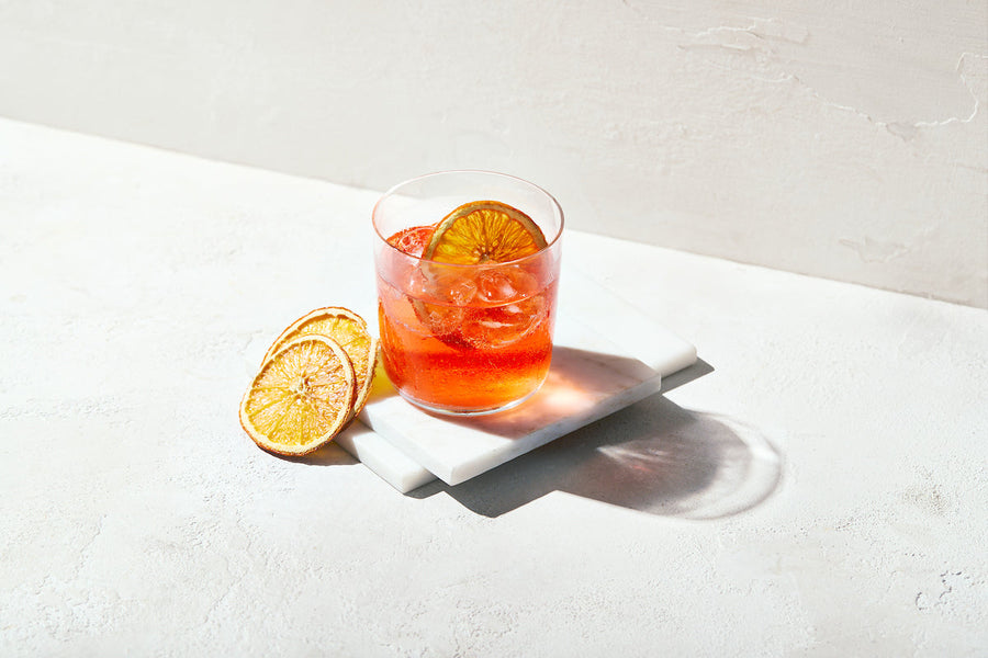 NONA Spritz Tropfen im Licht