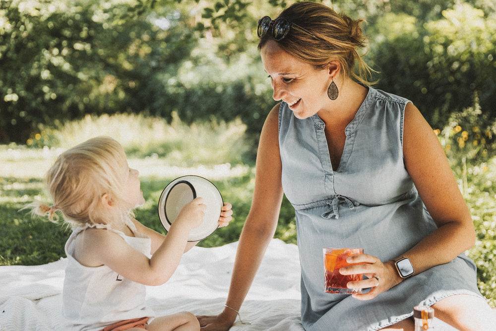 Best Non-Alcoholic Drinks for Pregnant Women: Safe & Elegant